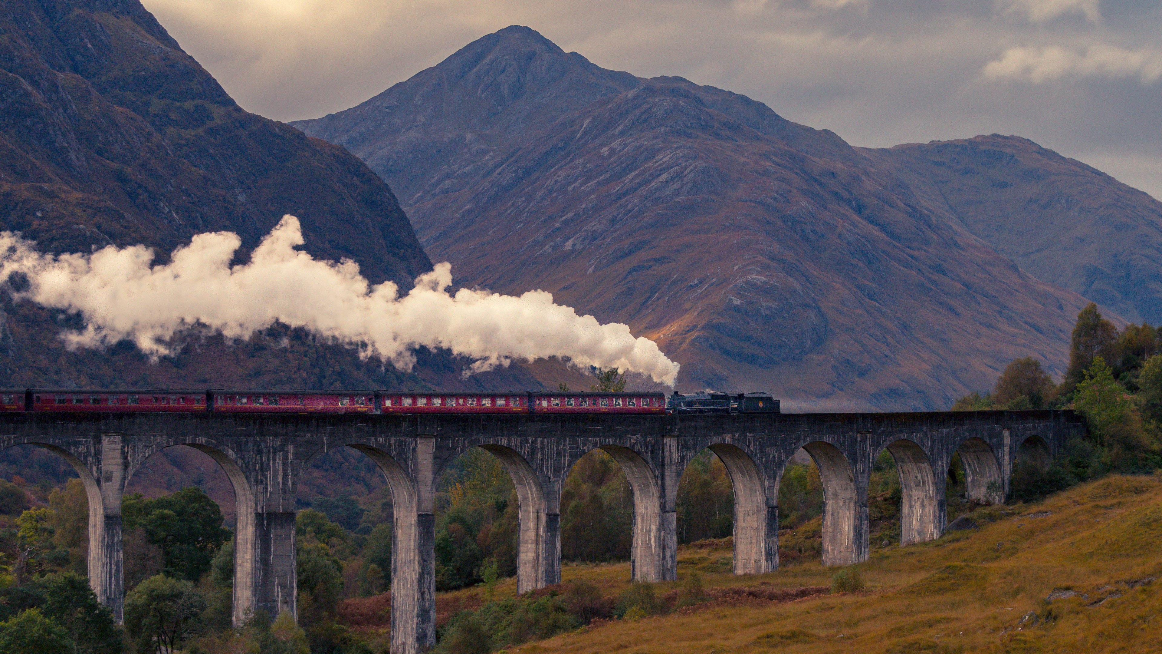 Trains on Bridges PREMIUM 4K Windows 10 Theme | Free Wallpaper Themes