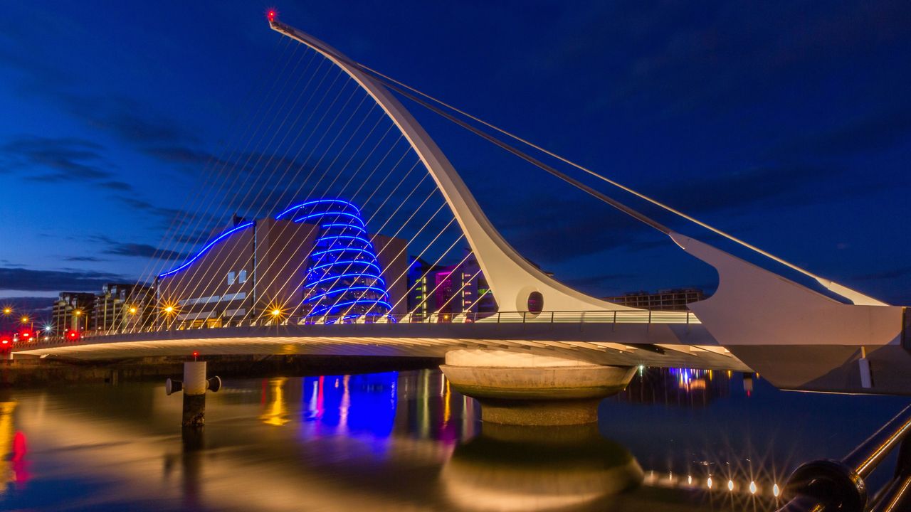 Samuel Beckett Bridge night traffic, Dublin