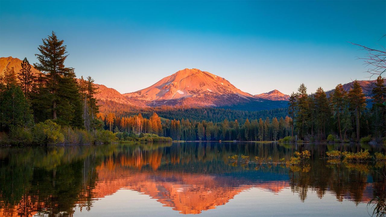 Lassen Peak in Lassen Volcanic National Park, California, USA