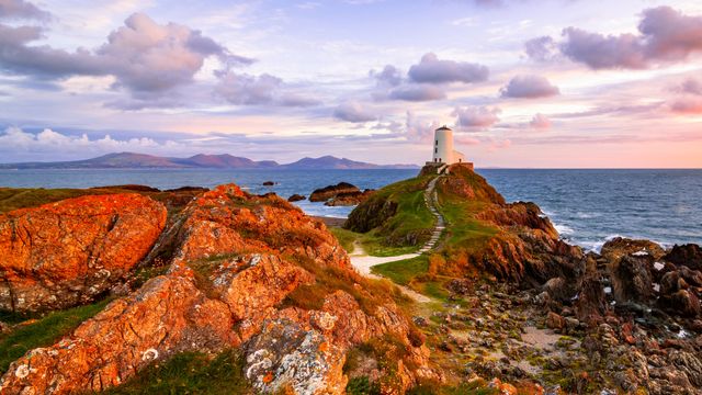 安格尔西岛上的Tŵr Mawr 灯塔,英国威尔士