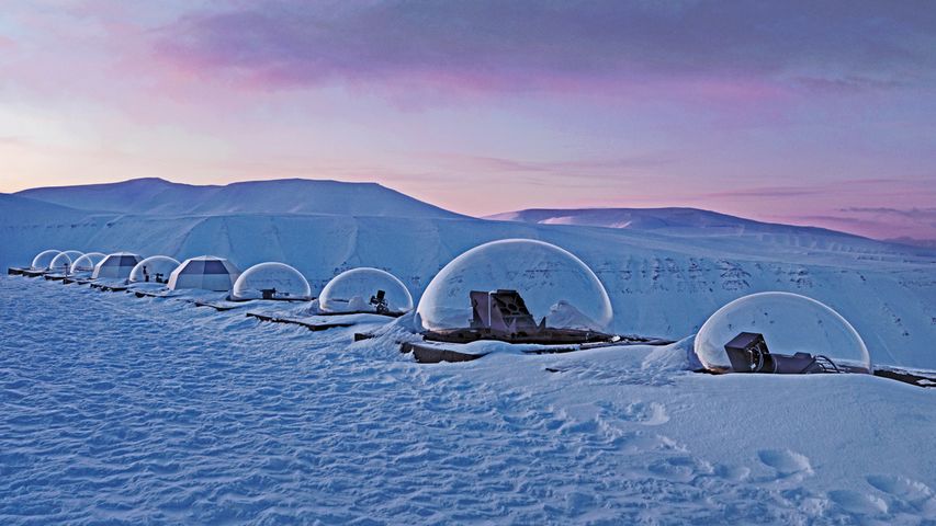 半球形的谢尔亨里克森天文台，挪威斯瓦尔巴群岛