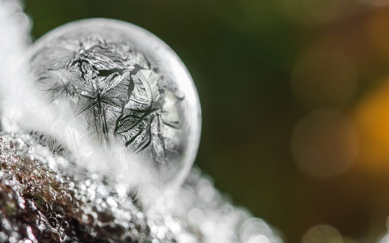 Frosty Art Windows 10 Theme