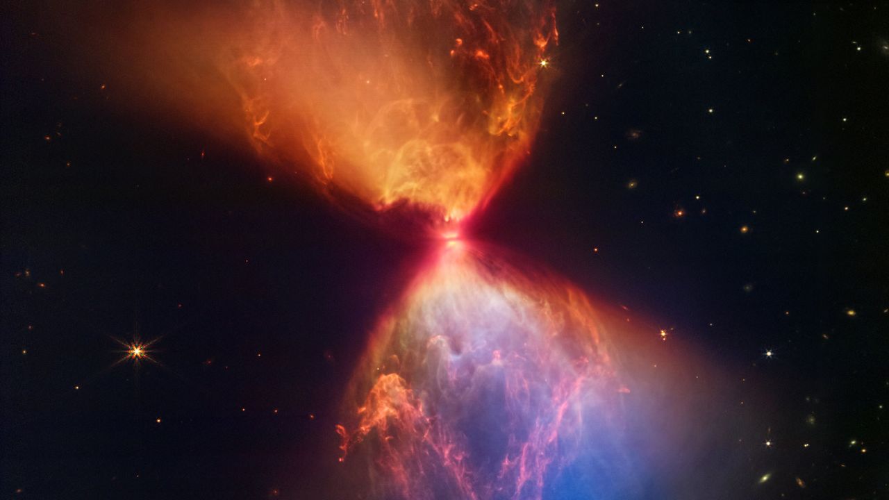 Protostar L1527 surrounded by nebulous matter