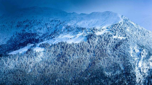 Panorama des Alpes sous la neige, France