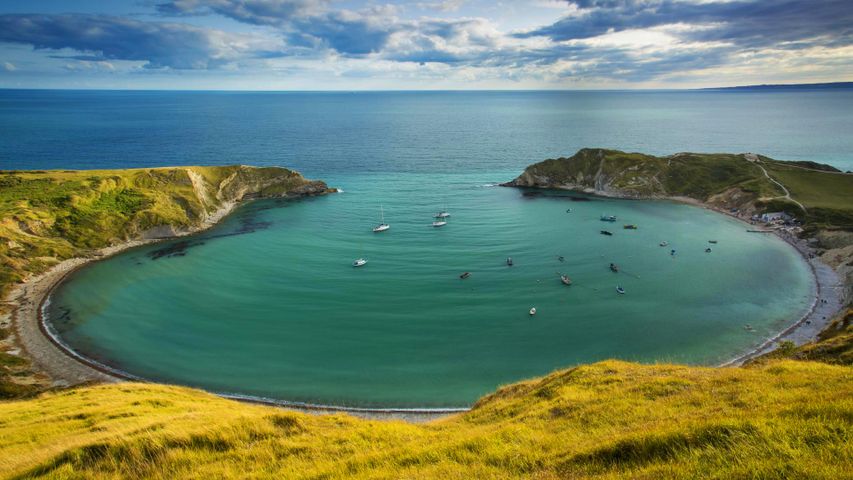 Die Lulworth-Bucht an der Jurassic Coast, Dorset, England, Großbritannien 