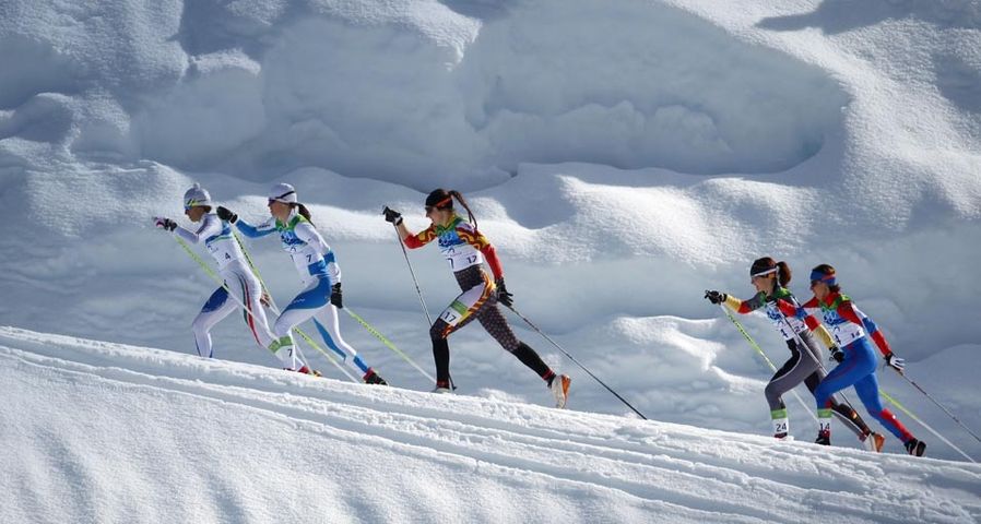 Magda Genuin of Italy leads the field during the Women's Cross-Country Individual Sprint C Quarter-Final at the 2010 Vancouver Winter Olympics on February 16, 2010 in Whistler, Canada - Lars Baron/Bongarts/Getty Images ©
