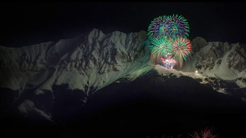 Feu d’artifice du Nouvel An sur la montagne Nordkette, Autriche 