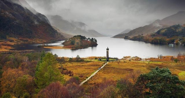 Das Glenfinnan Monument, Fort William,  Loch Shiel, Schottland