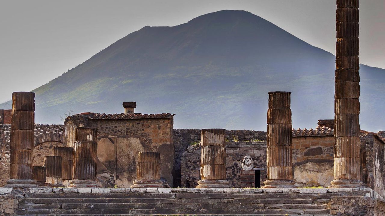 ｢ジュピター神殿とヴェスヴィオ山｣イタリア, ポンペイ 