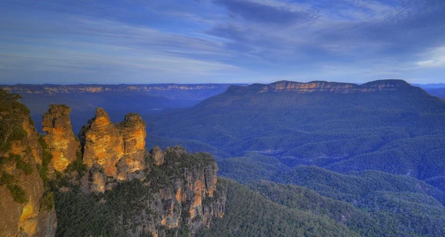 Three Sisters rock formation, Jamison Valley, Blue Mountains National Park, New South Wales, Australia