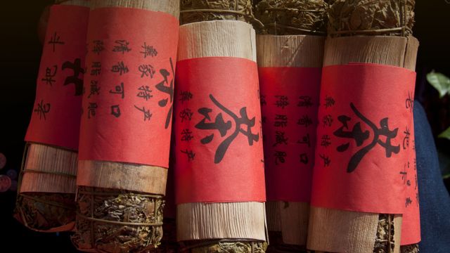 云南省普洱市江城县，简易包装的绿茶紧压茶
