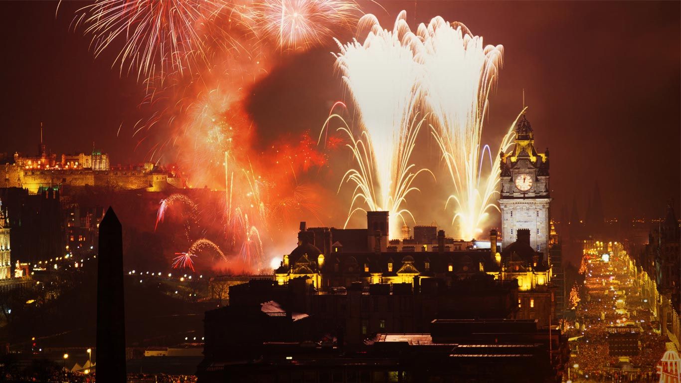 Hogmanay Party in Princes Street, Edinburgh, Scotland, UK | Peapix