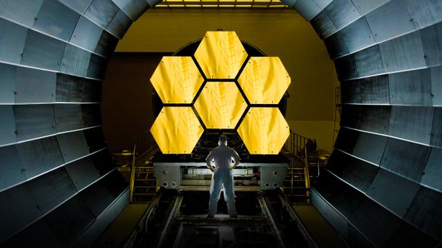 詹姆斯·韦伯太空望远镜内的光学拼接镜面