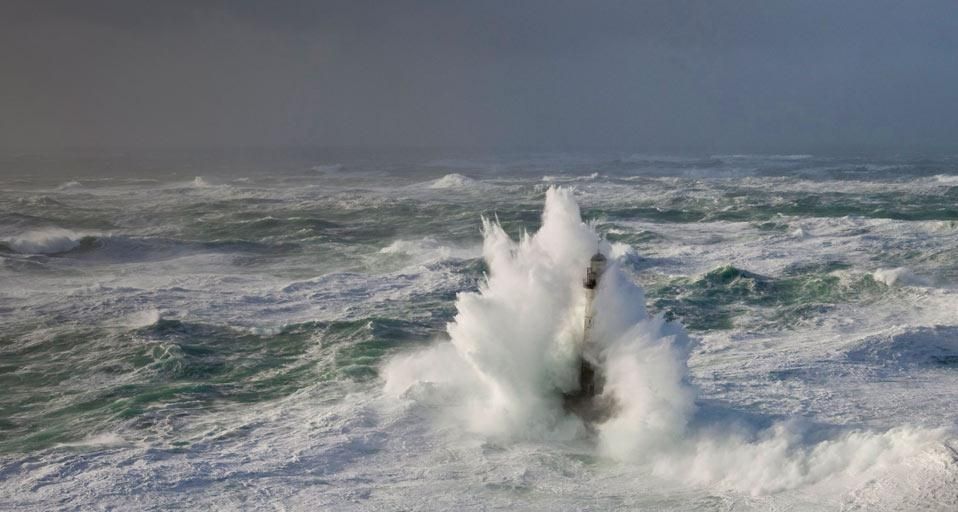 Phare au cœur de la tempête, Bretagne