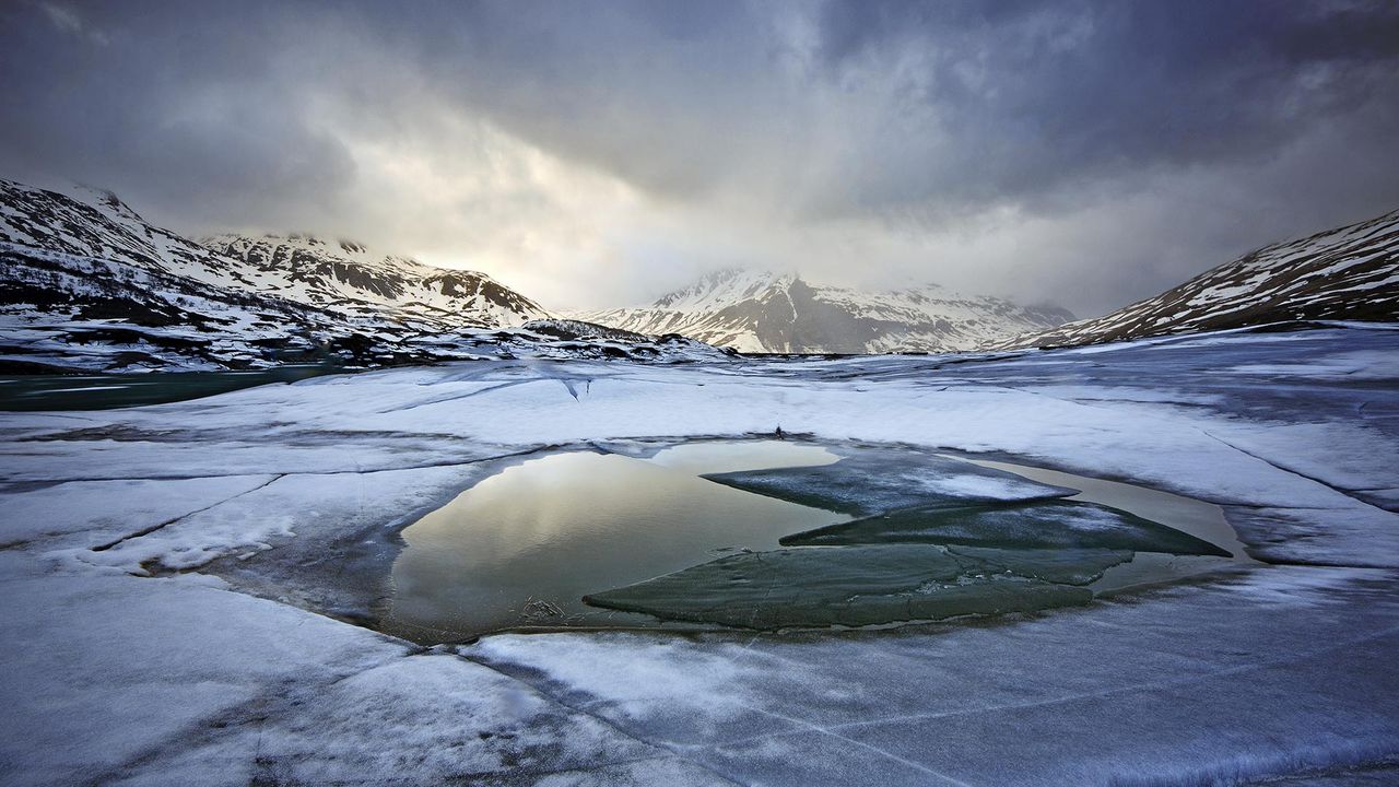 Lac du Mont-Cenis gelé, Val-Cenis, Savoie, France