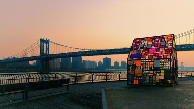 「ブルックリン橋とコロニヘーヴ,2010」アメリカ合衆国, ニューヨーク州
