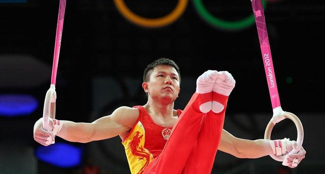 2012年7月30日伦敦北格林威治体育馆内，男子团体体操决赛中的陈一冰