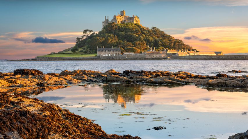 View of St Michael's Mount in Cornwall at sunset, Penzance, Cornwall, United Kingdom