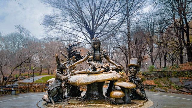 「不思議の国のアリスの像」米国ニューヨーク州, セントラルパーク