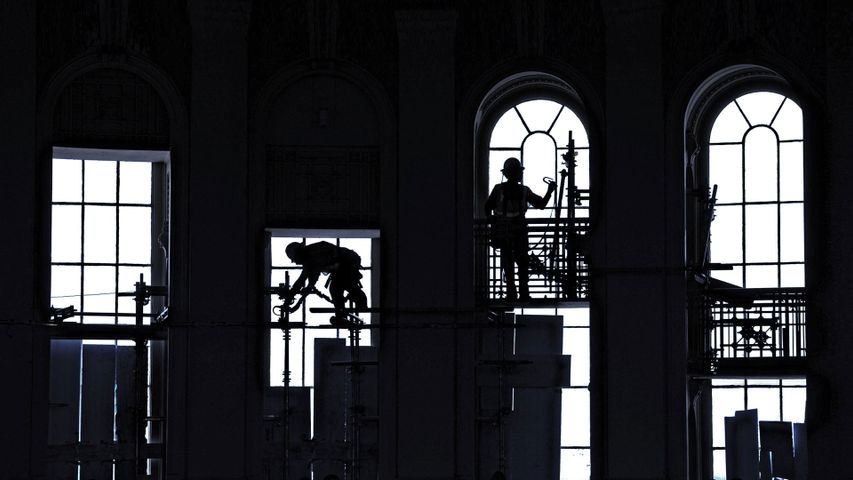 Workers restoring the rotunda of the US Capitol in Washington, DC 