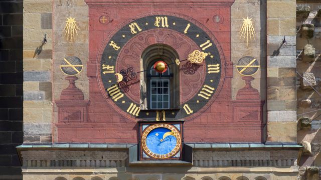 Astronomische Uhr am Kirchturm von St. Michael, Schwäbisch Hall, Baden-Württemberg