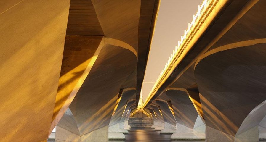 Esplanade Bridge over Marina Bay, Singapore