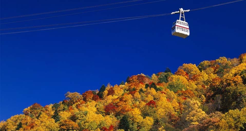 Die Shinhodaka-Seilbahn in Kamitakara, Präfektur Gifu, Japan – JTB Photo/Photolibrary ©