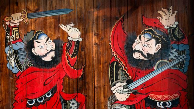 月河古镇一户人家门前画着的门神 ,浙江