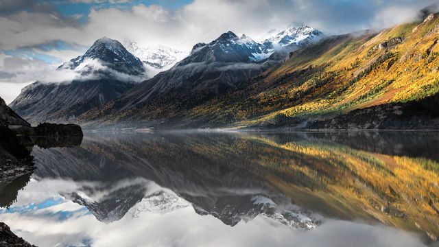 Ranwu Lake near Rawu, Tibet Autonomous Region, China