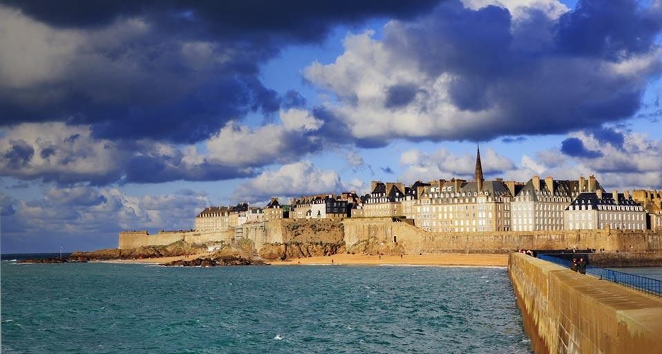 Vue sur la Ville close de Saint-Malo, Île-et-Vilaine, Bretagne