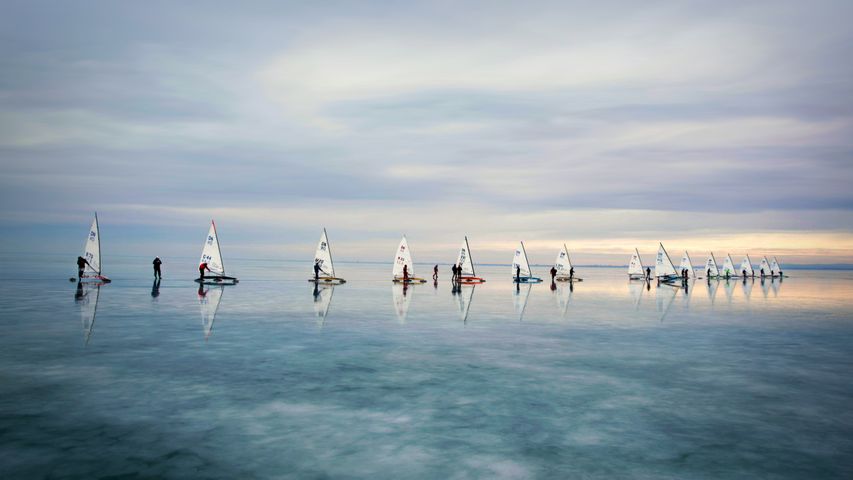 Campionato europeo di vela su ghiaccio e neve sul lago Balaton in Ungheria
