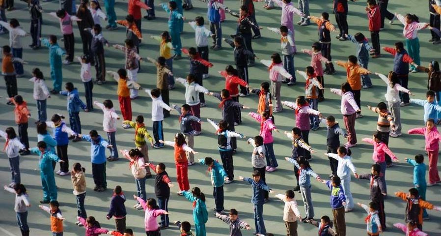 Écoliers pratiquant des exercices physiques à Pékin, Chine