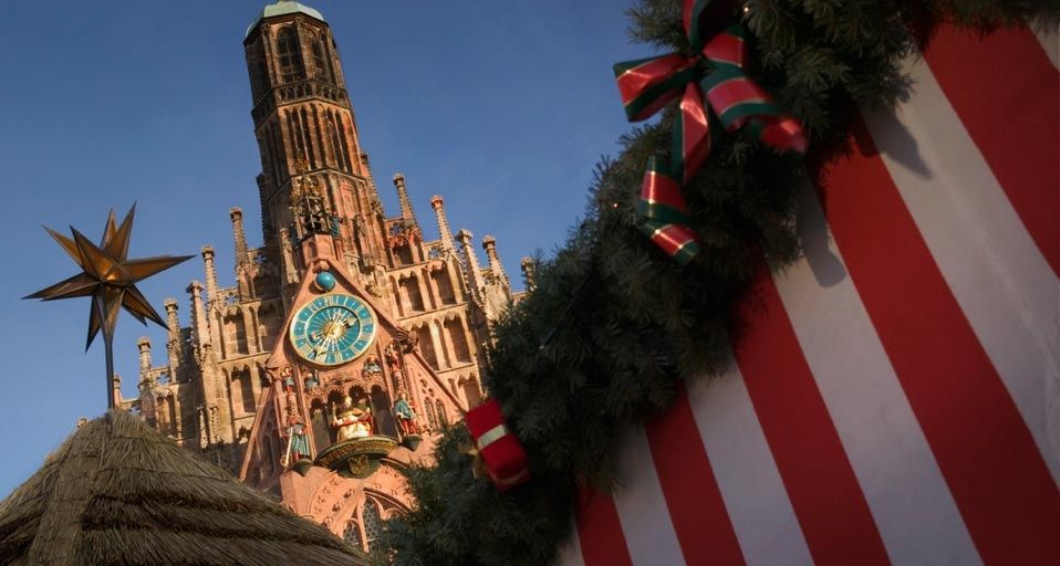 Nürnberger Christkindlesmarkt mit Liebfrauenkirche