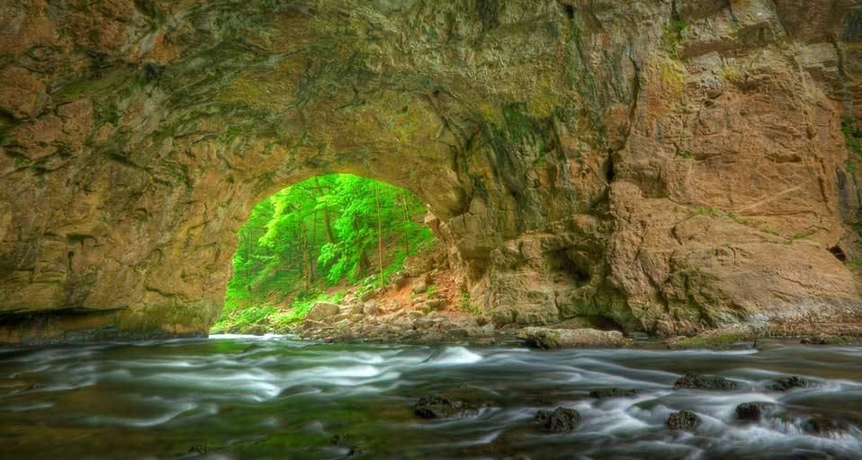Die große Naturbrücke im Landschaftspark Rakov Škocjan, Slowenien