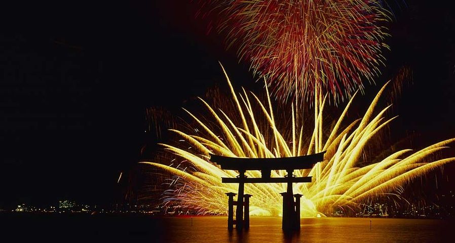 Miyajima Water Fireworks Display, Miyajima, Japan – JTB Photo/Photolibrary ©
