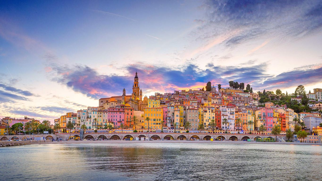 Vue sur le centre historique de Menton, AlpesMaritimes, France Peapix