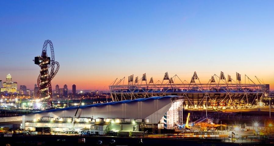 Olympisches Trio: ArcelorMittal Orbit Tower, Aquatics Centre und Olympiastadion in London