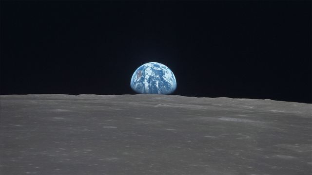 「スミス海に昇る地球」