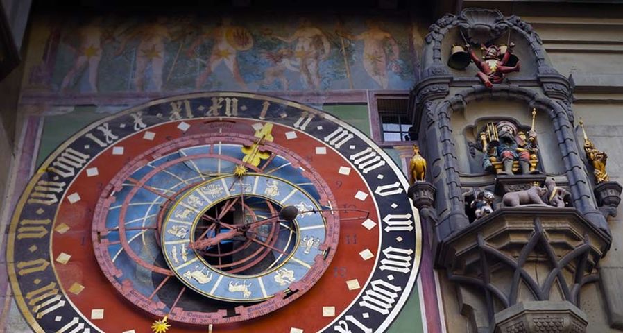 Die Zytglogge – ein Wehrturm mit astronomischer Spieluhr – in Bern, Schweiz