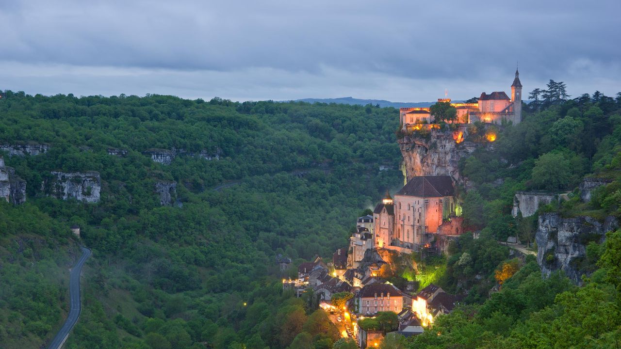 Village de Rocamadour au coucher du soleil, Lot, Occitanie 