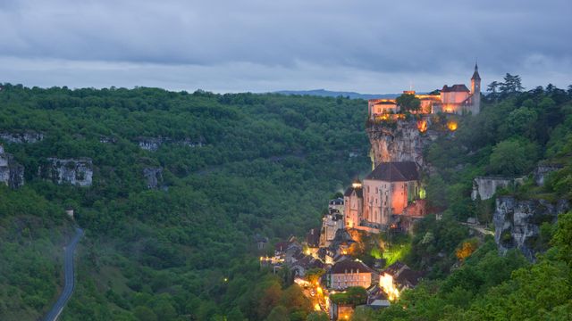 Village de Rocamadour au coucher du soleil, Lot, Occitanie 