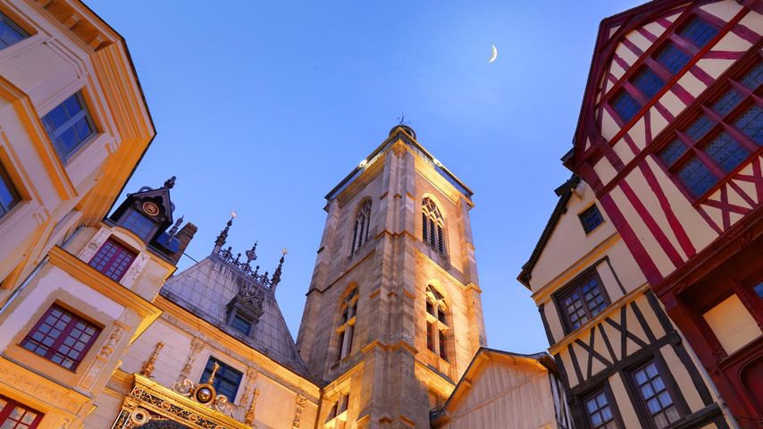 Gros-Horloge et beffroi de Rouen au crépuscule, Seine-Maritime, region Haute-Normandie