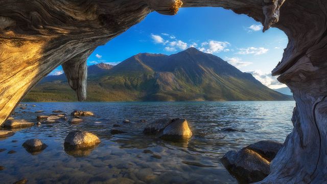 Kathleen Lake in Kluane National Park, Yukon 