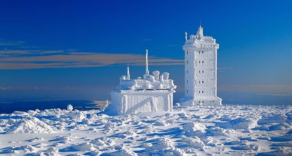 Wetterstation auf dem Gipfel des Brocken, Sachsen-Anhalt, Deutschland.