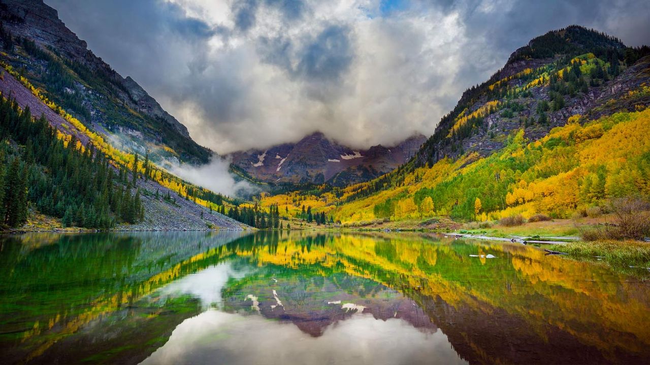 Maroon Lake and the Maroon Bells peaks, Colorado