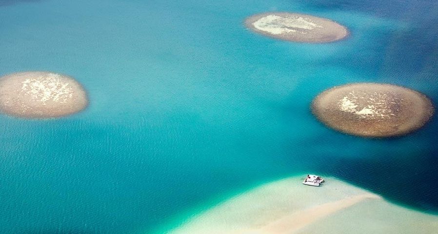 Aerial view of turquoise waters and sandbars in Oahu, Hawaii