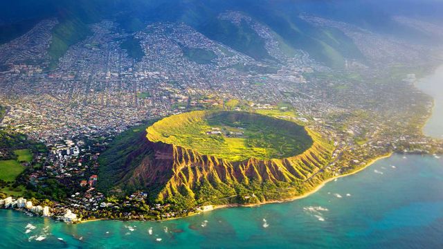 Luftaufnahme des Diamond Head, Oahu, Hawaii, USA