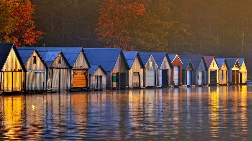 Bootshäuser am Lake Panache, Greater Sudbury, Ontario, Kanada