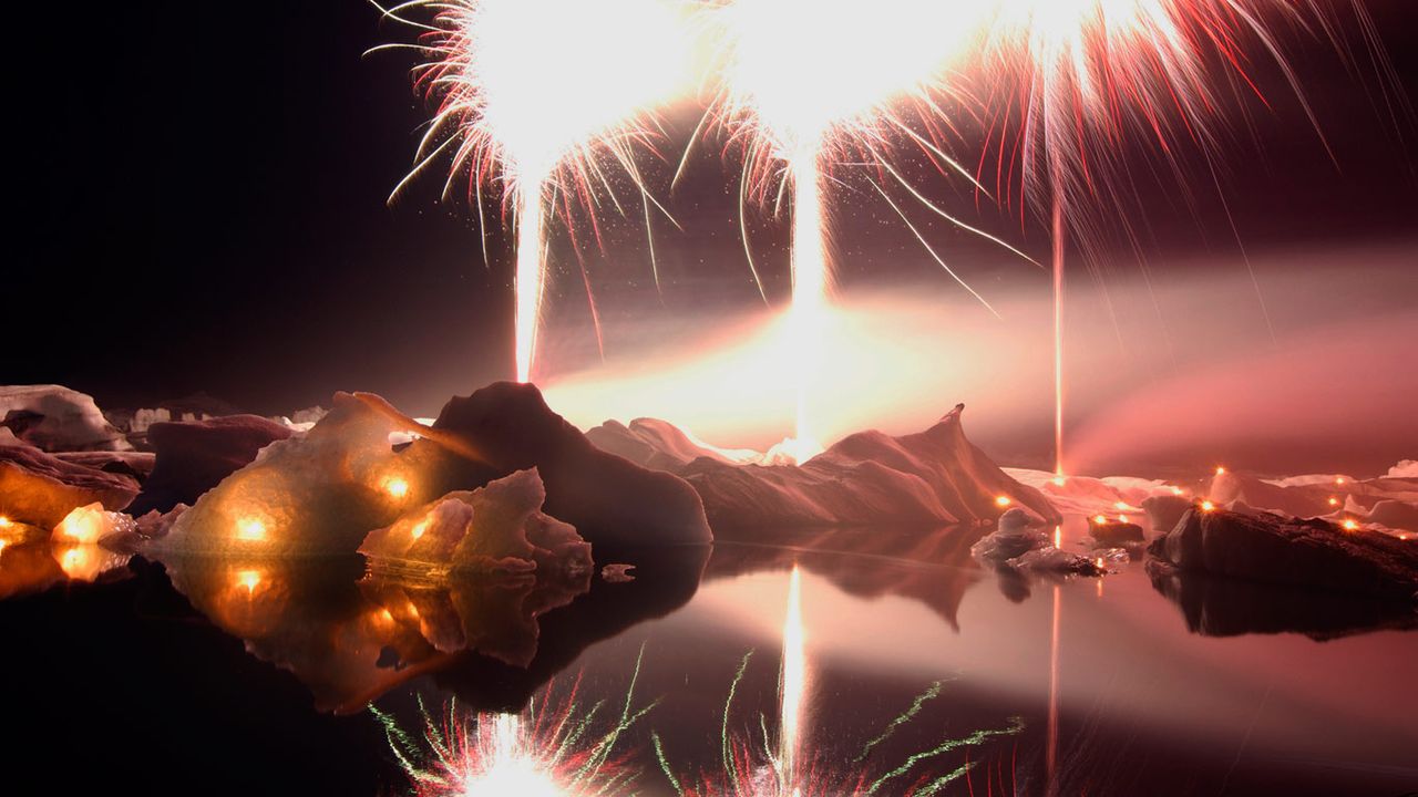 Feuerwerk am Gletschersee Jökulsárlón, Island