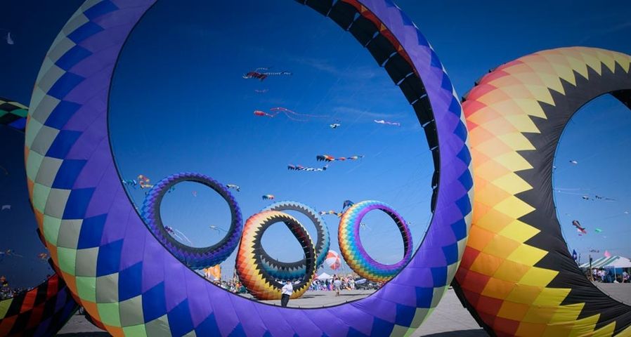 Circoflex kites at the International Kite Festival, Long Beach, Washington, USA